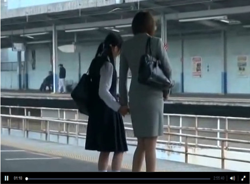 【一部始終】入学式帰りの中○生と母親を駅から尾行してレイプ！